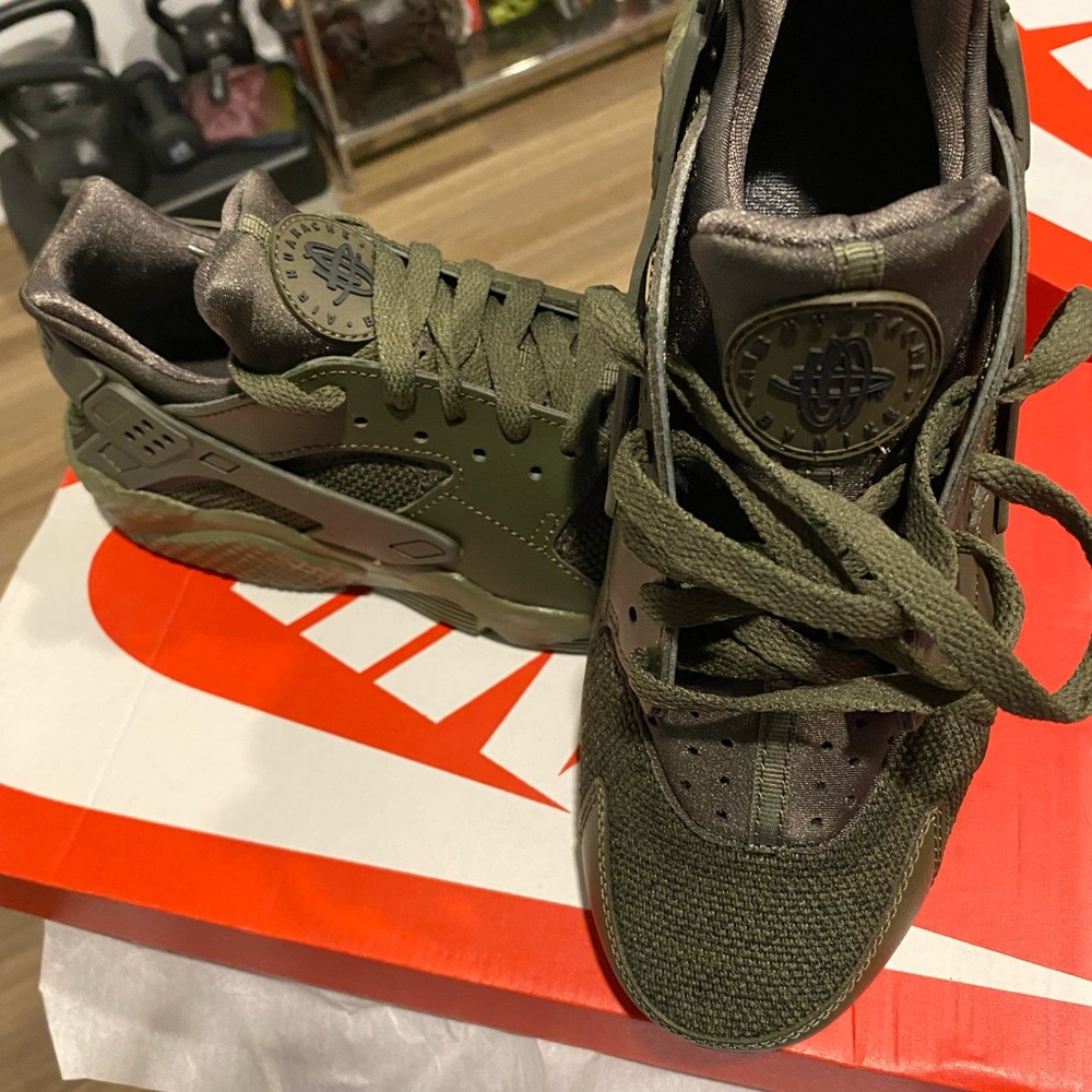 [SOLD] 💚💚💚 Nike Huarache Cargo Green 💚 💚💚